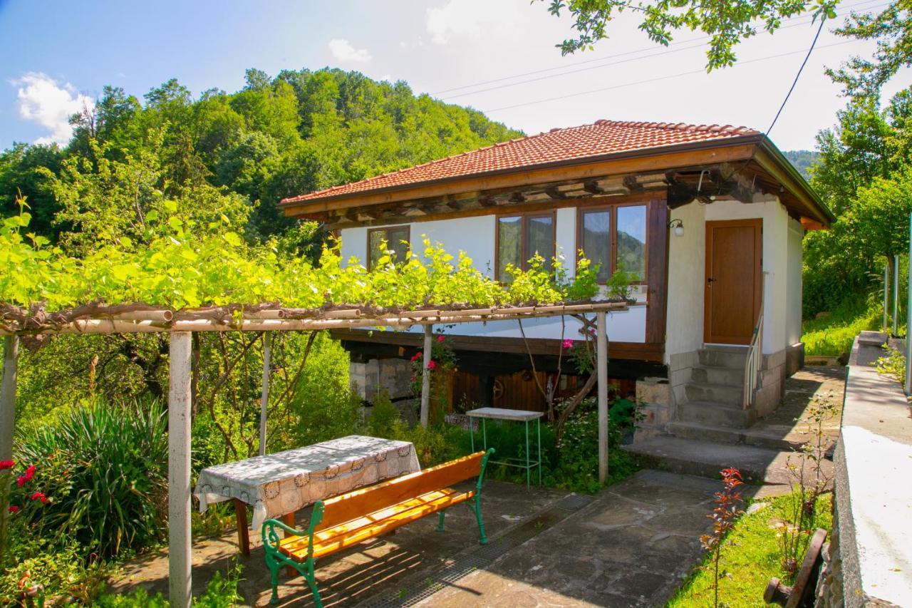 Holiday Home Lyubovo Gabrovo Exterior photo